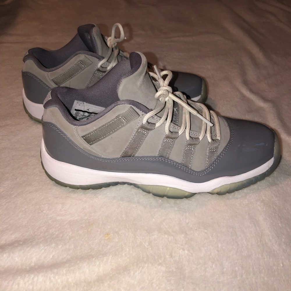 Jordan 11 lows size 5.5youth/7women